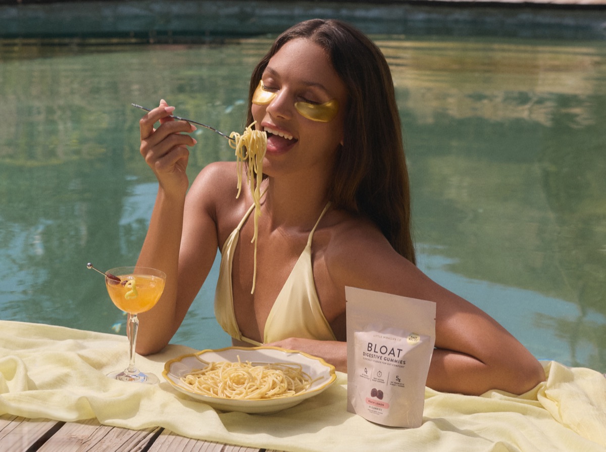 Pasta by the pool, the pouch on the towel